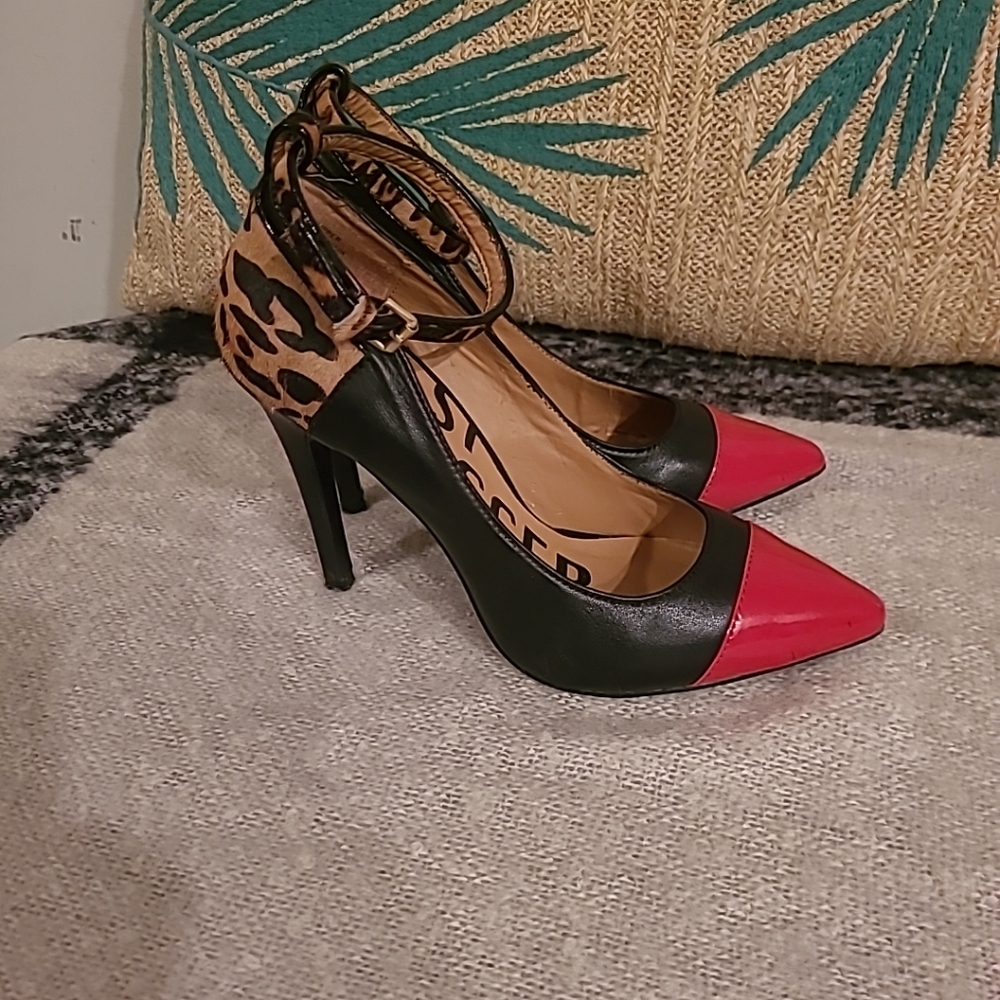 Kelsi Dagger Black Leather Red Tip Animal Hair Pumps  Size 6.5 - Picture 2 of 6